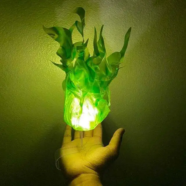 新しいLED浮遊炎ボール、ハロウィーンの小道具、光る炎の演出 - Cosplay Flame Prop のレビューと価格